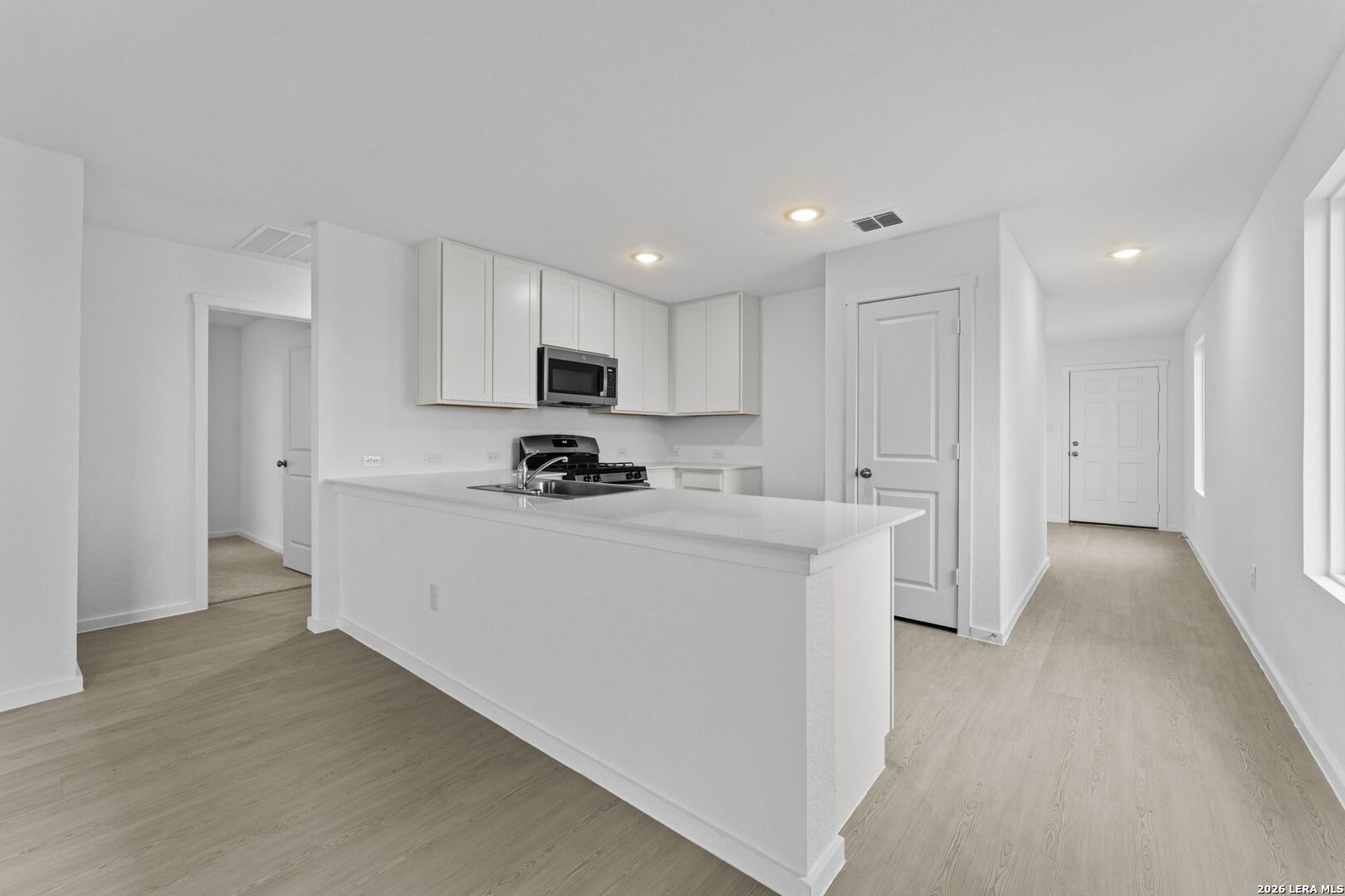 10016 Besson Boulevard Converse, TX 78109 - Photo 7 of 25