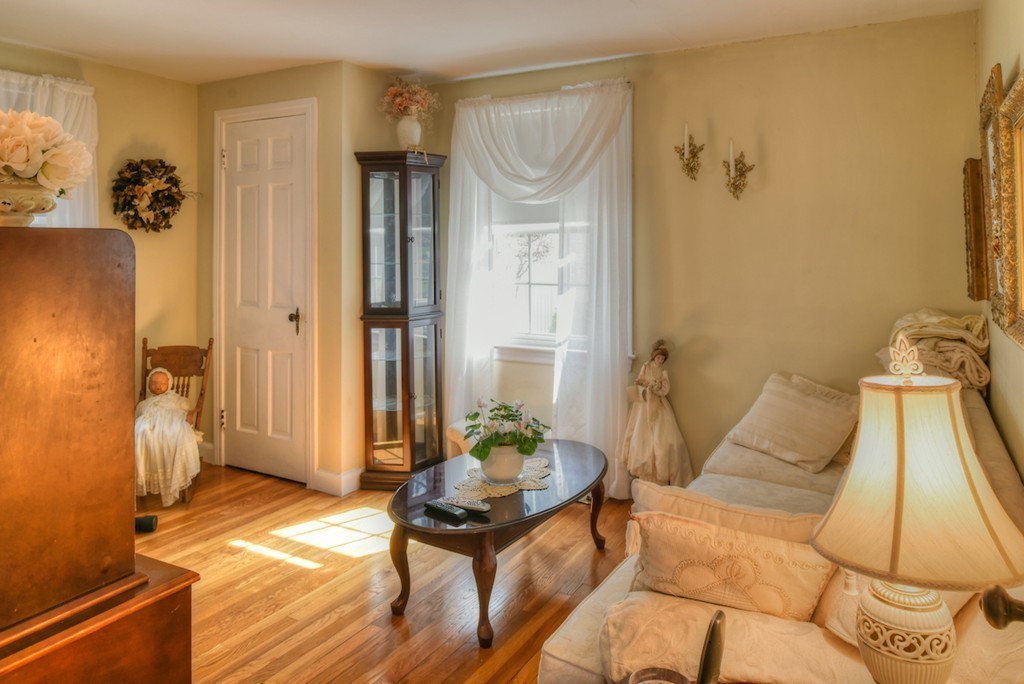 75 Crest Road Lynnfield, MA 01940 - Photo 13 of 26 Gallery Image 13
