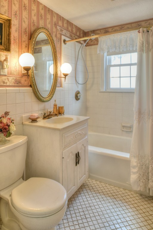75 Crest Road Lynnfield, MA 01940 - Photo 17 of 26 Gallery Image 17