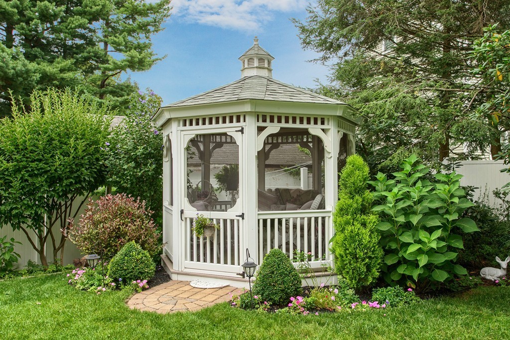 75 Crest Road Lynnfield, MA 01940 - Photo 24 of 26 Gallery Image 24