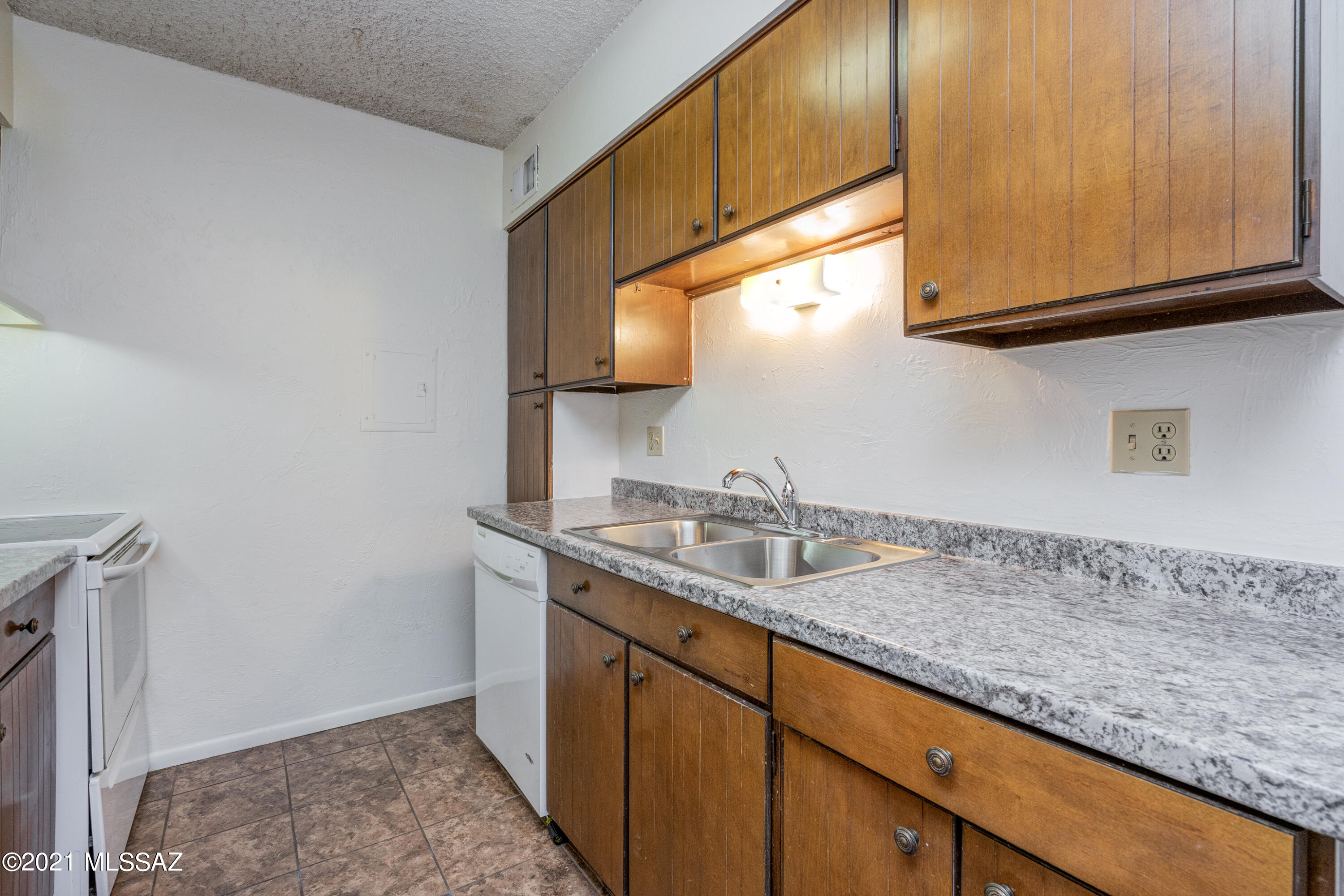 810 South Kolb Road Tucson, AZ 85710 - Photo 6 of 28