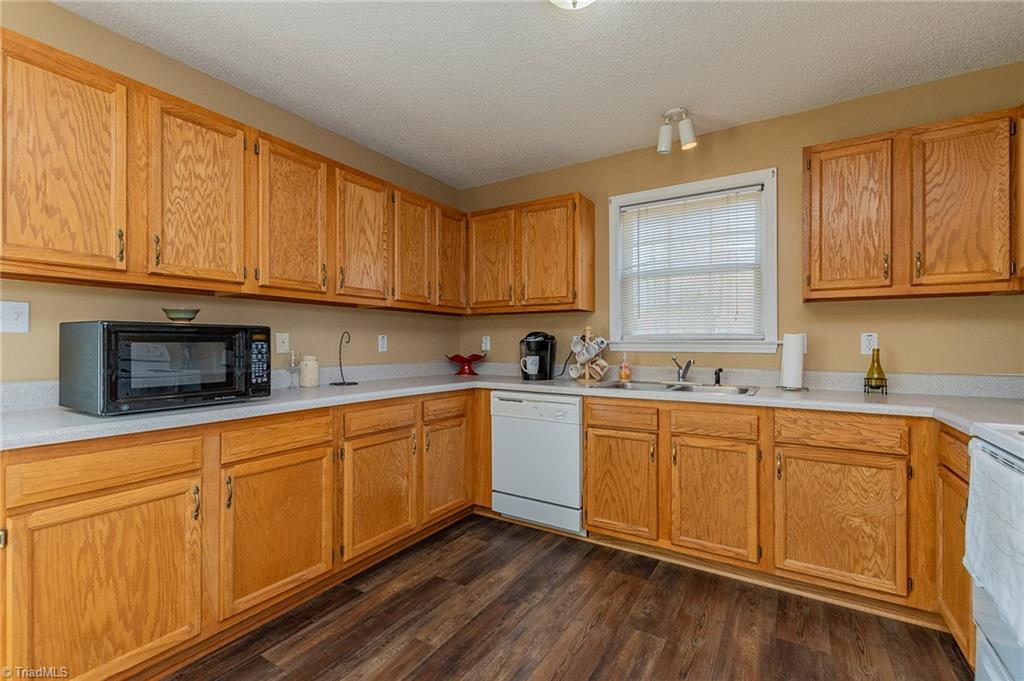 637 Sunset Ridge Lane Lexington, NC 27295 - Photo 13 of 40