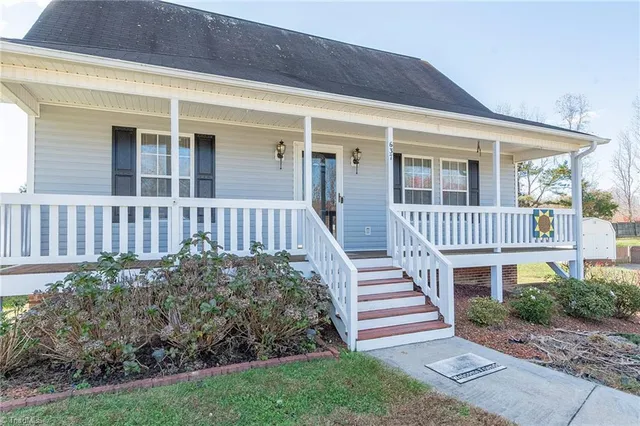 $309,900 | 637 Sunset Ridge Lane, Lexington, NC 27295