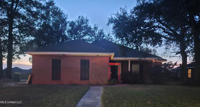 $2,200 | 7726 Falcon Circle West, Ocean Springs, MS 39564