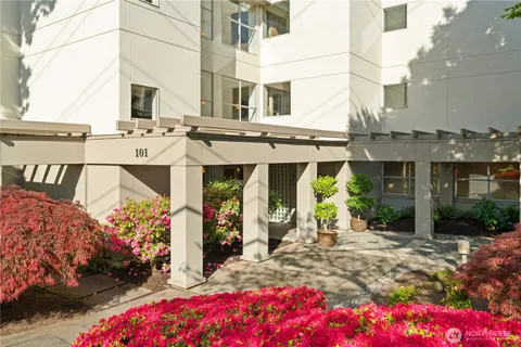 $2,183,888 | 101 99th Avenue Northeast, Unit 101, Bellevue, WA 98004