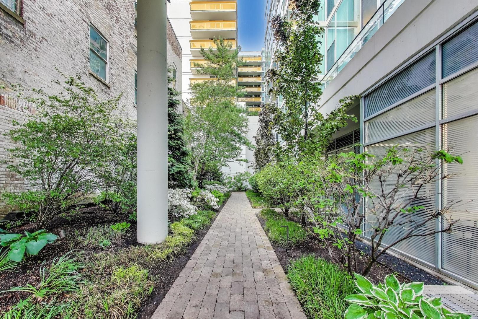 1580 Sherman Avenue, Unit 906 Evanston, IL 60201 - Photo 3 of 35