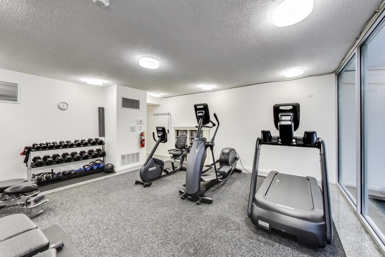 1580 Sherman Avenue, Unit 906 Evanston, IL 60201 - Photo 10 of 35