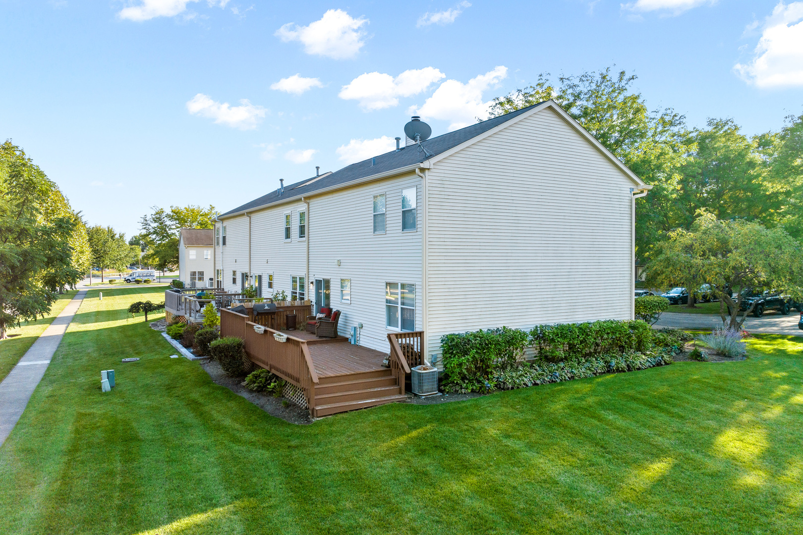 413 Ballard Drive Algonquin, IL 60102 - Photo 19 of 35 a backyard of a house with seating space