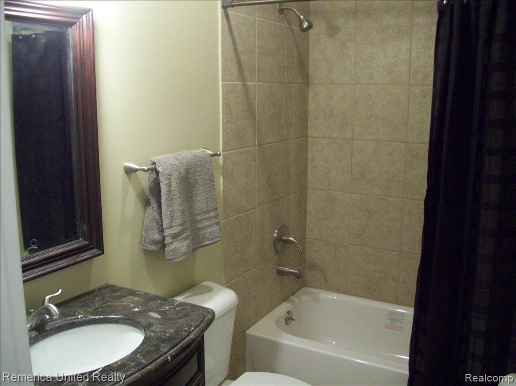 28505 Rollcrest Road Farmington, MI 48334 - Photo 8 of 12 new tile and fixtures