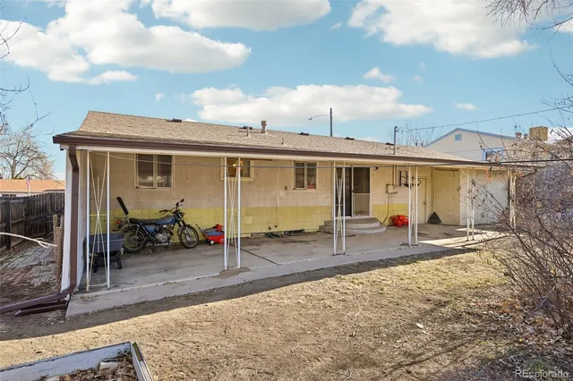 a view of a house with backyard sitting area and garden