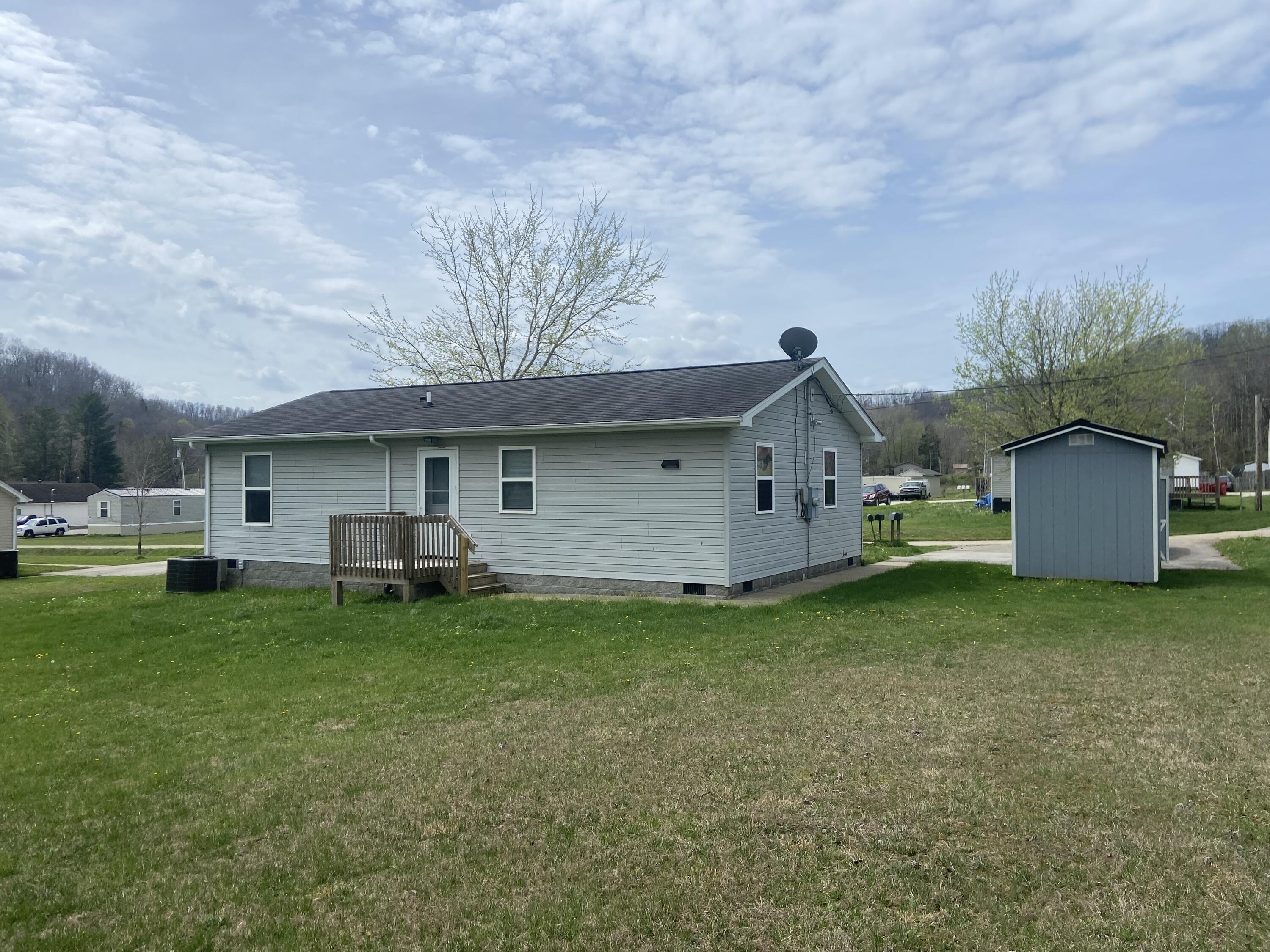 300 Tuffy Stull Road Frenchburg, KY 40322 - Photo 2 of 17 IMG_0238