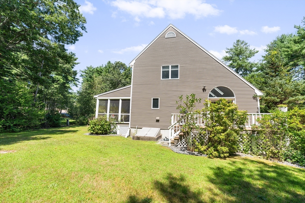 39 Stuart Road Rochester, MA 02770 - Photo 3 of 32 Gallery Image 3