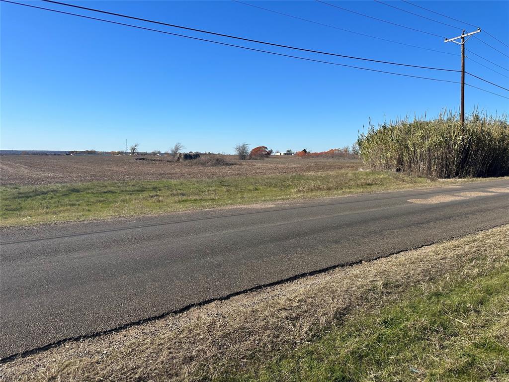 531 Wright Road Waxahachie, TX 75167 - Photo 5 of 20 a view of a big yard