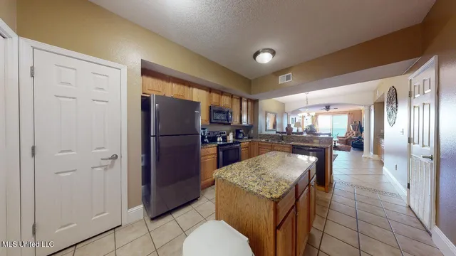 $3,150 | 2228 Beach Drive, Unit 905, Gulfport, MS 39507