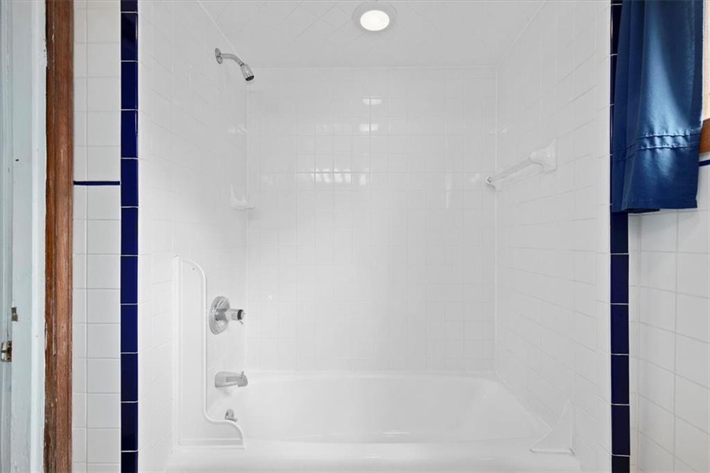 3212 Millers Run Road Cecil, PA 15321 - Photo 15 of 25 a close up of a bathtub