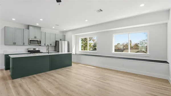 $1,950 | 1317 Knight Street, Unit 2, Houston, TX 77022