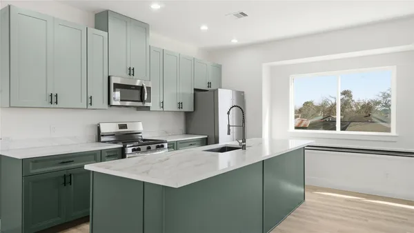 $1,950 | 1317 Knight Street, Unit 2, Houston, TX 77022