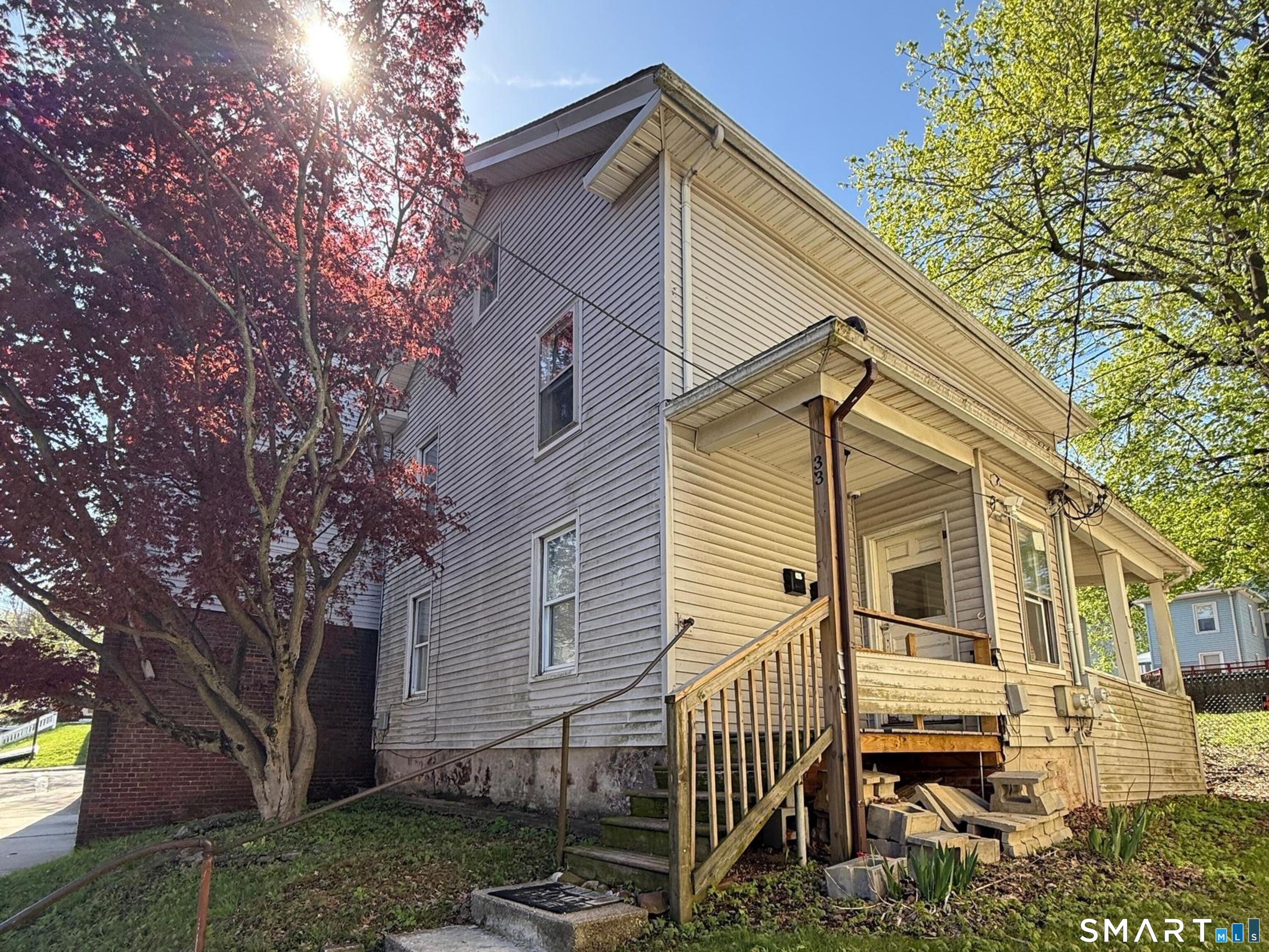 a view of a house with a yard