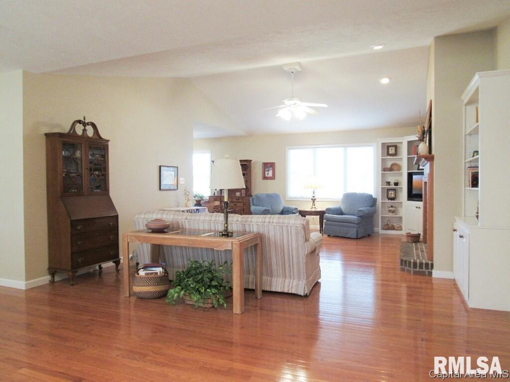 744 Cherokee Drive Springfield, IL 62711 - Photo 8 of 24