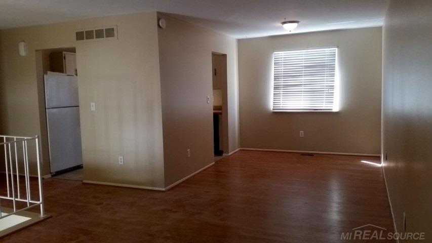 2933 Roundtree Drive Troy, MI 48083 - Photo 7 of 31 31268783-6.JPG