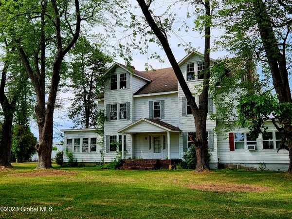$1,950 | 9 Duncan Lane, Brunswick, NY 12180