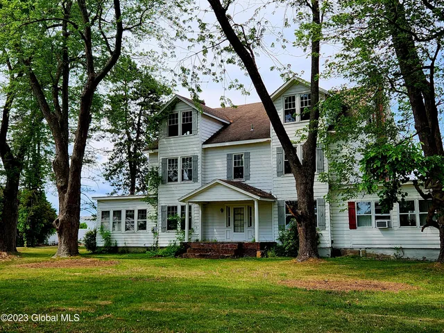 $1,950 | 9 Duncan Lane, Brunswick, NY 12180