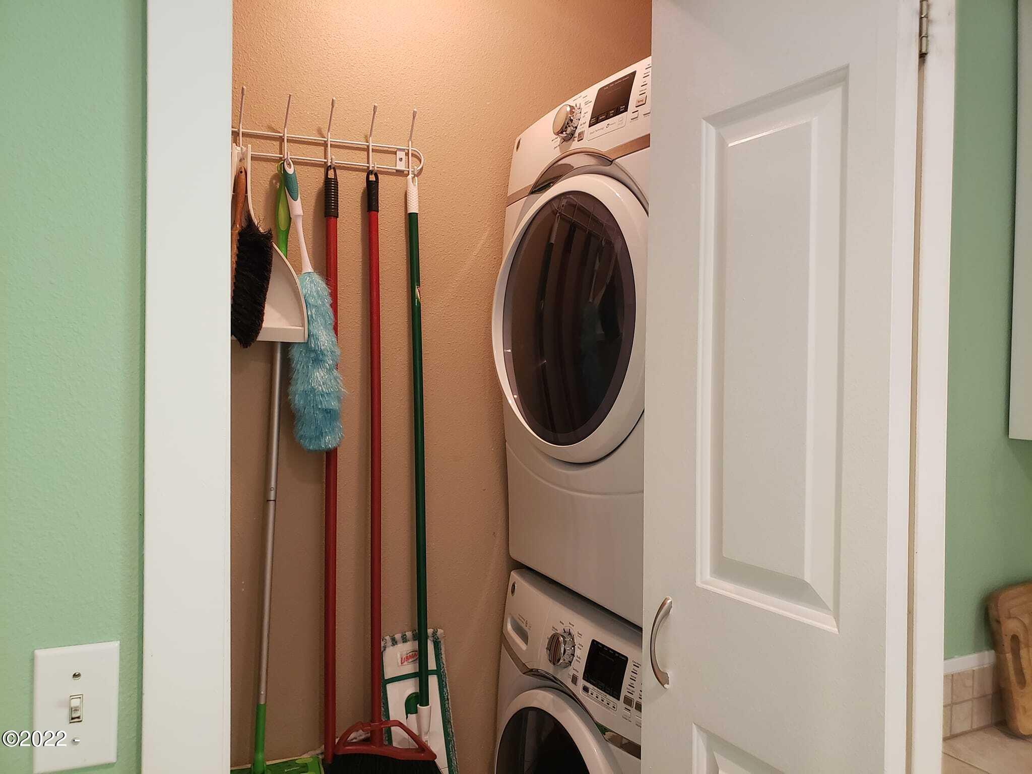 2005 Northwest View Ridge Drive Waldport, OR 97394 - Photo 8 of 17 Laundry