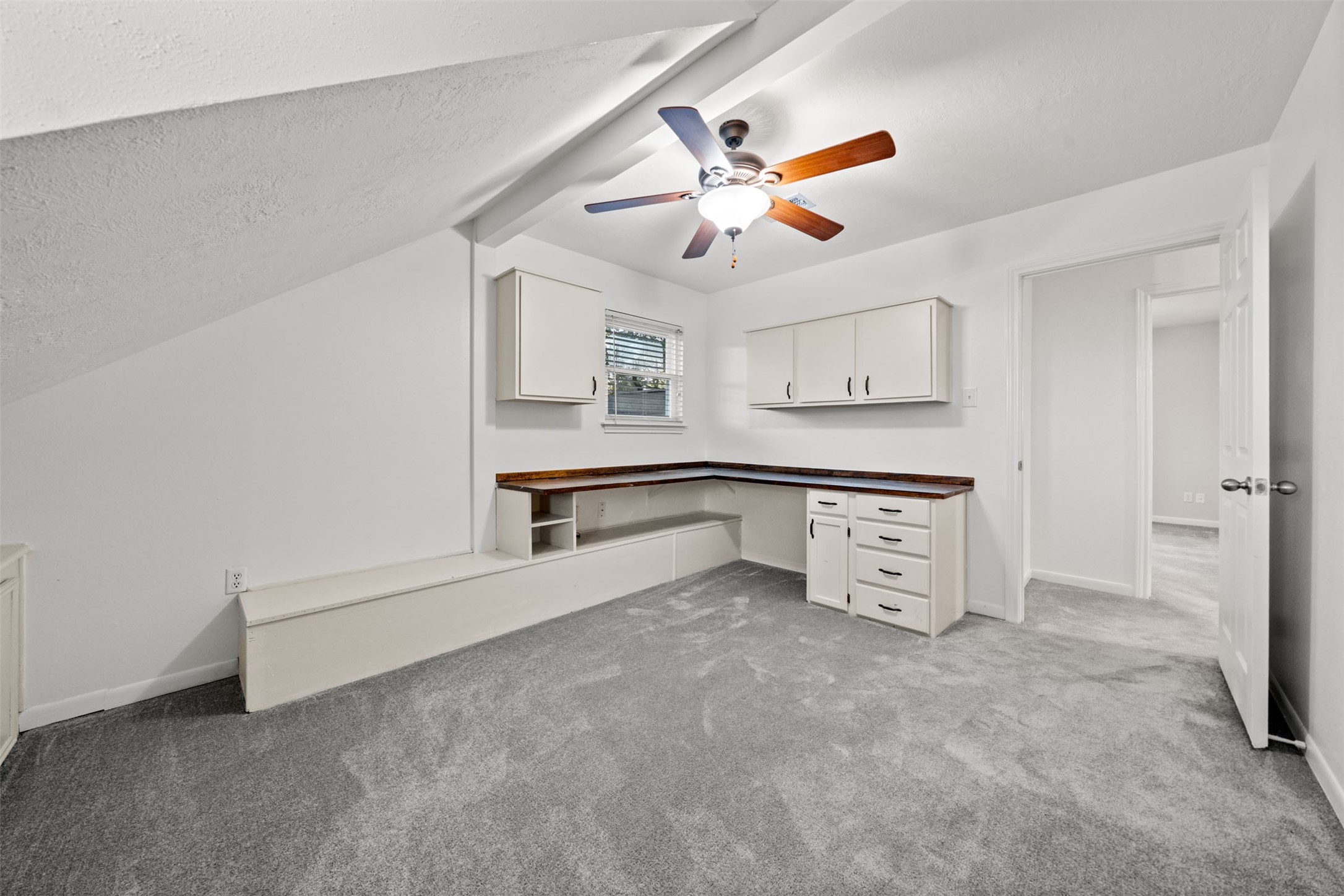 22323 Roberts Cemetery Road Hockley, TX 77447 - Photo 25 of 50 a living room with furniture
