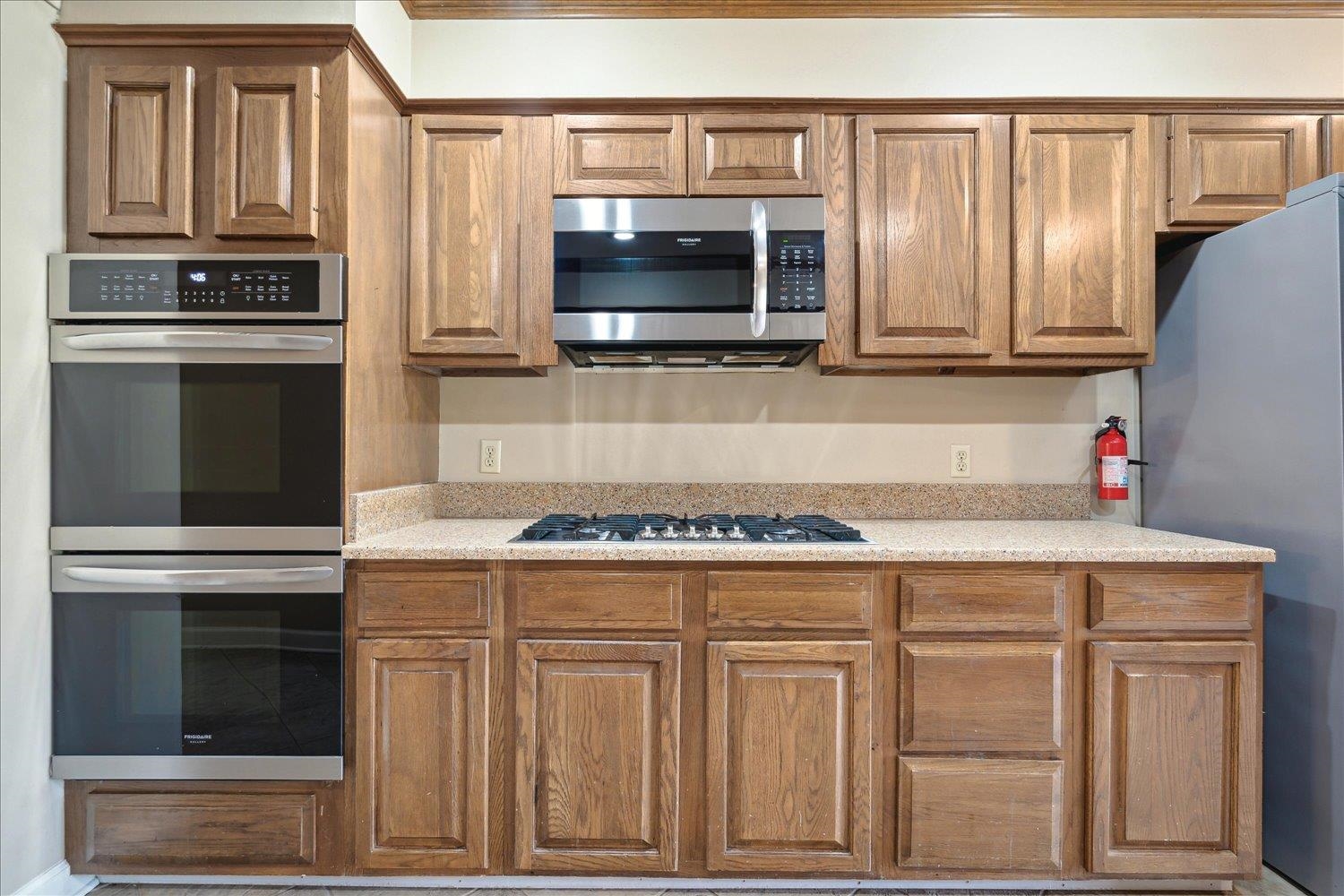 5680 Herald Square Memphis, TN 38120 - Photo 20 of 39 a kitchen with granite countertop a stove and a microwave