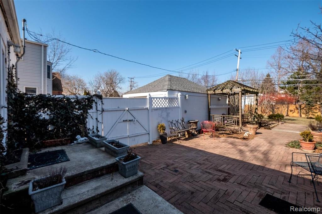 1784 Hampton Road Grosse Pointe Woods, MI 48236 - Photo 30 of 33