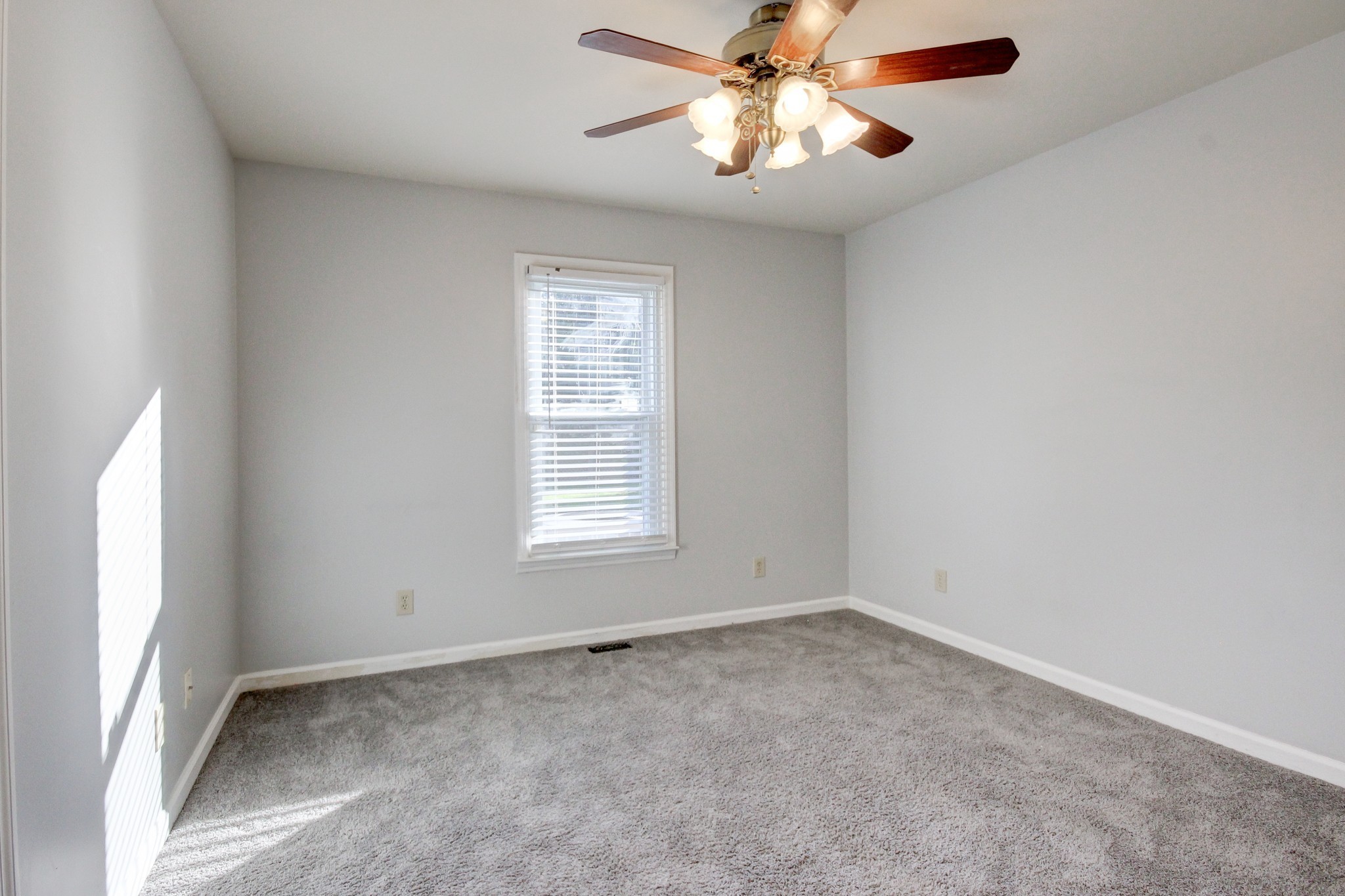 1460 McClardy Road Clarksville, TN 37042 - Photo 12 of 15 an empty room with windows and fan