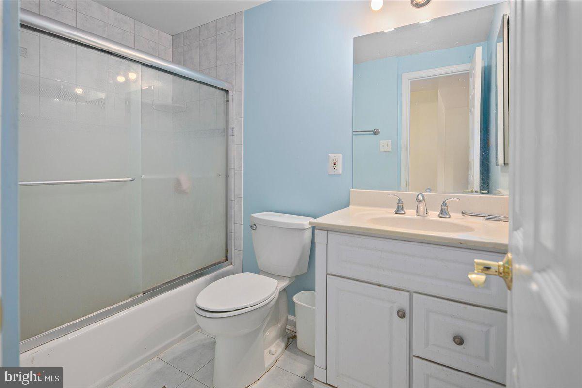 12814 Pinecrest Road Herndon, VA 20171 - Photo 20 of 31 Primary Bath with Tub Shower