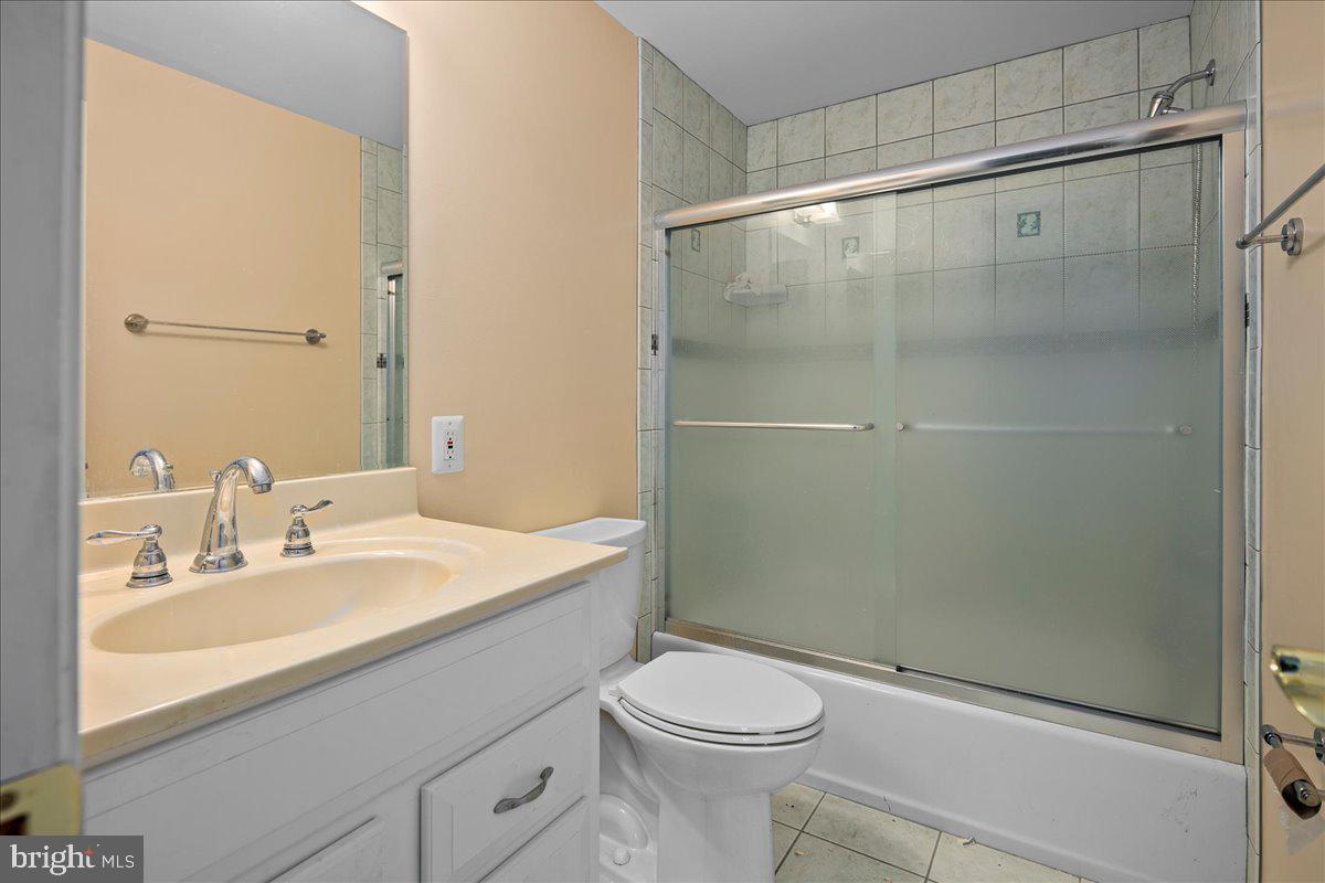 12814 Pinecrest Road Herndon, VA 20171 - Photo 24 of 31 Hall Bath