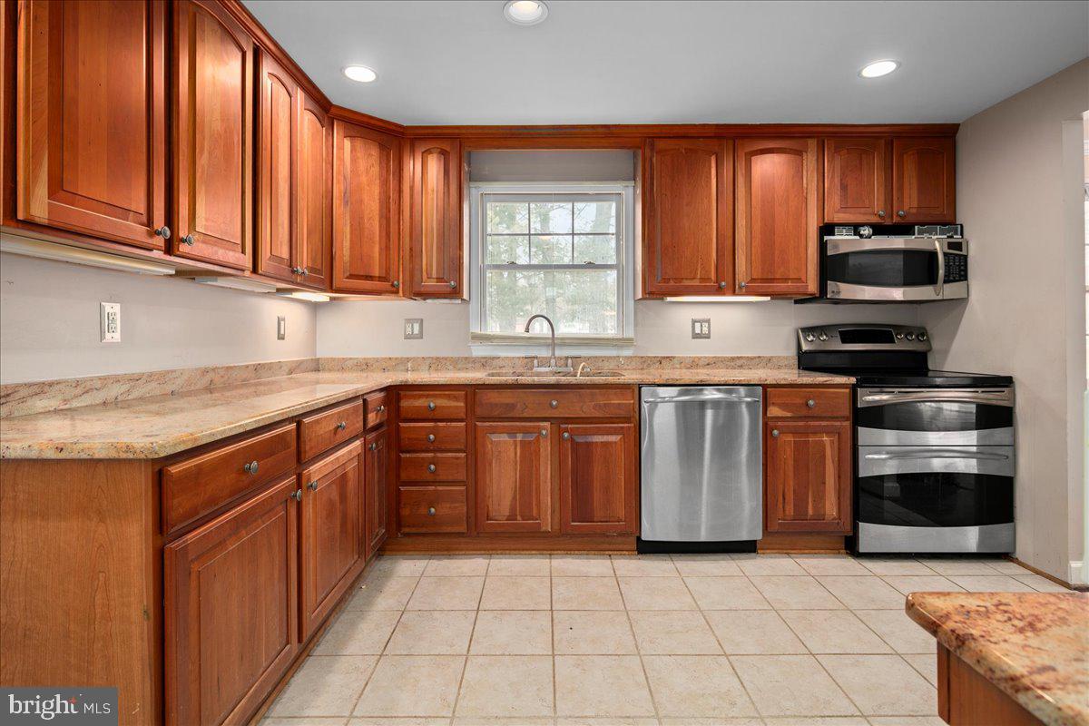 12814 Pinecrest Road Herndon, VA 20171 - Photo 10 of 31 Kitchen Remodeled in 2011