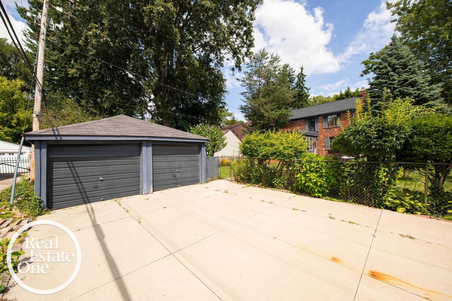 301 Kerby Road Grosse Pointe, MI 48236 - Photo 21 of 23 50152051-e62ed23d-5f64-42b0-bc87-238bb64b63b8.JPG