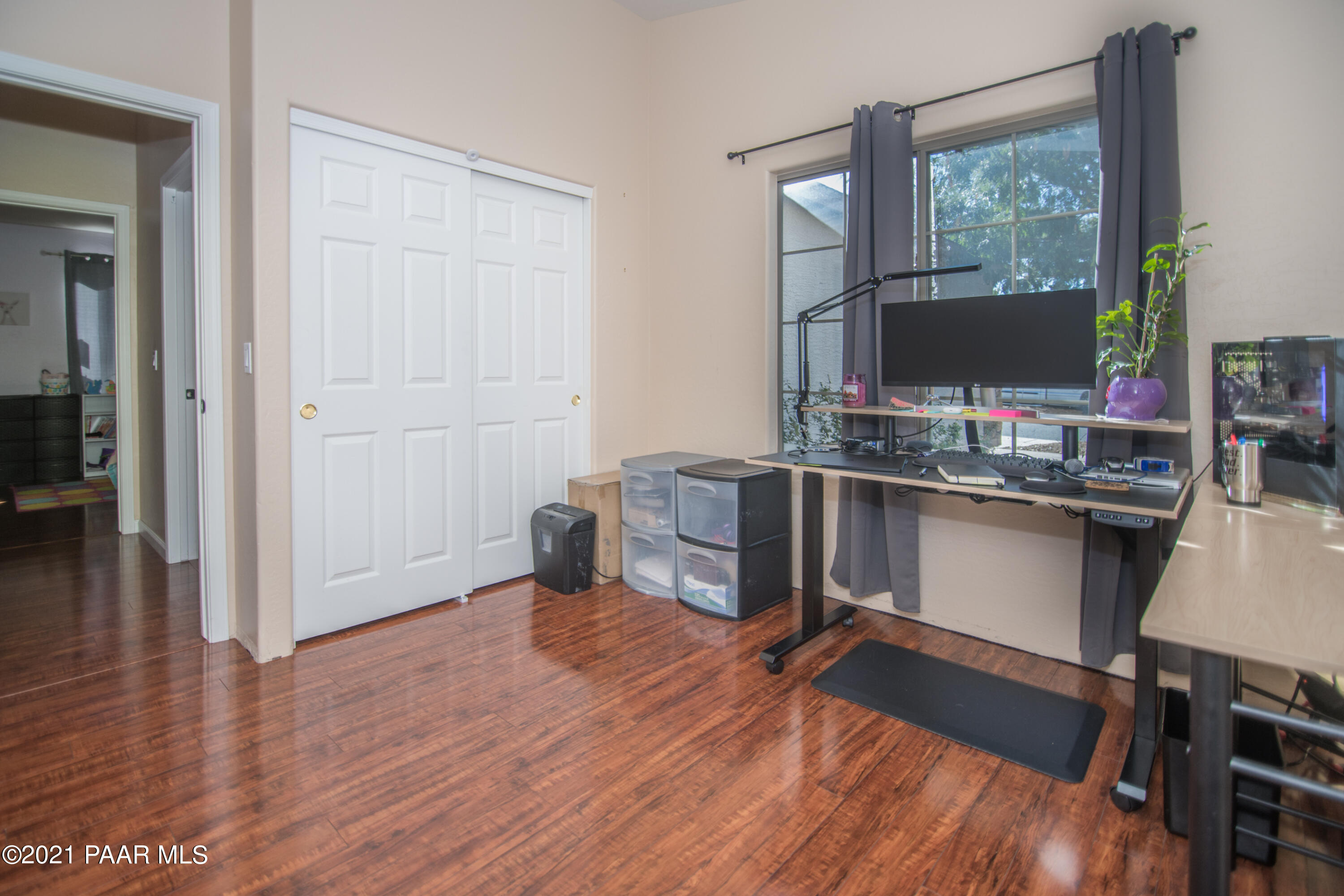 7402 East Plateau Ridge Road Prescott Valley, AZ 86315 - Photo 20 of 31 a workspace with furniture hardwood and a window