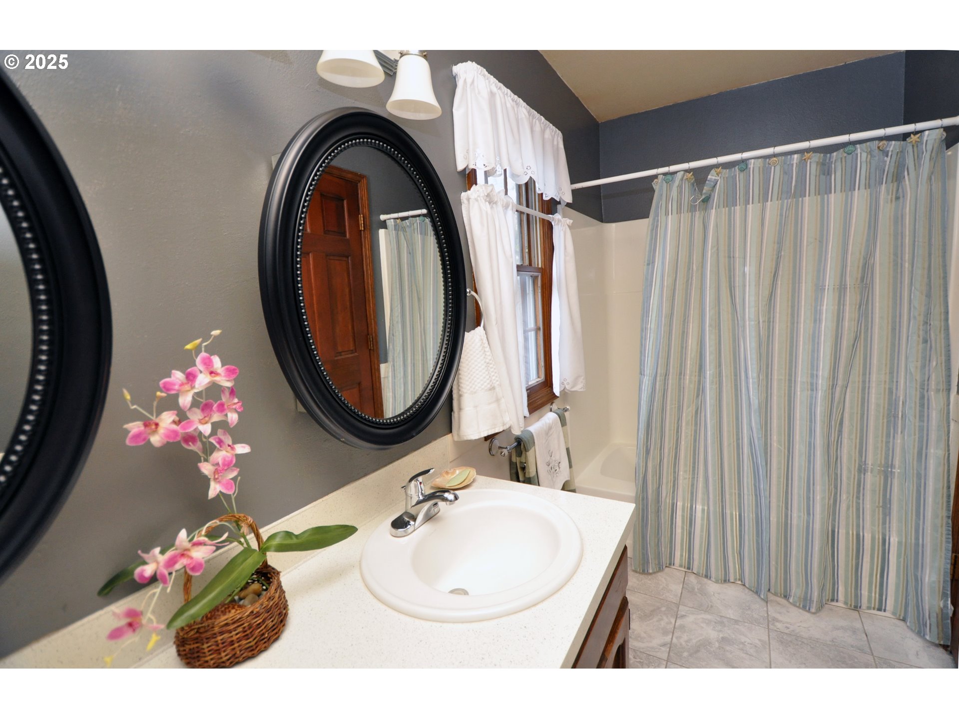 15207 Forsythe Road Oregon City, OR 97045 - Photo 21 of 45 Library