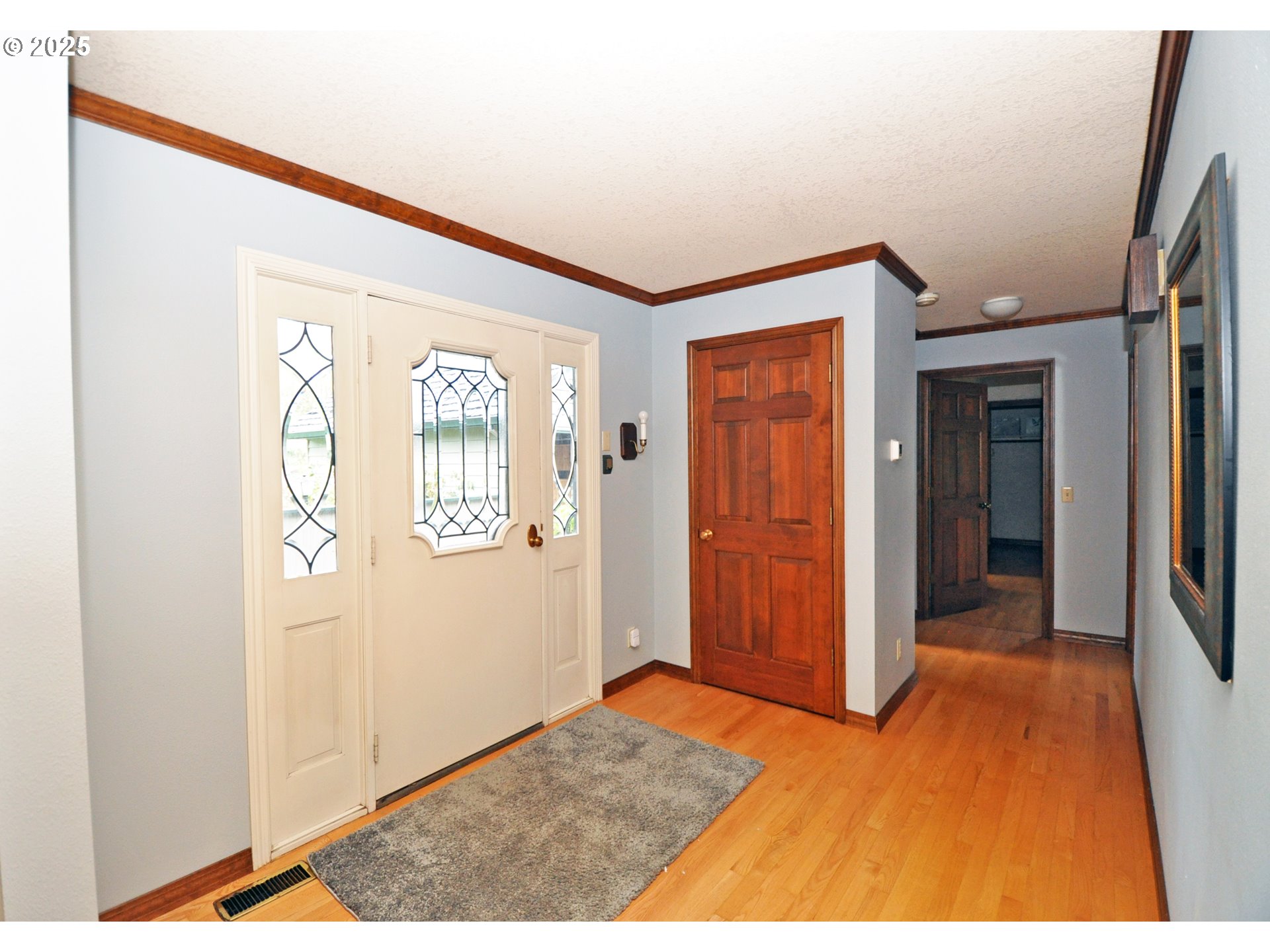 15207 Forsythe Road Oregon City, OR 97045 - Photo 6 of 45 Entrance/Foyer