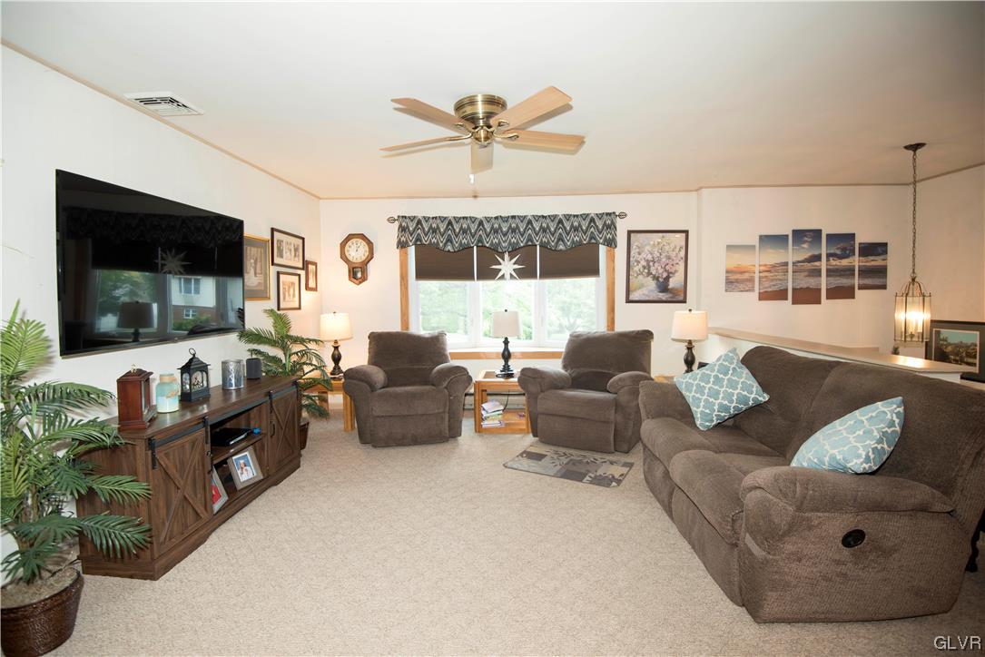 3261 Garrett Road Bethlehem, PA 18017 - Photo 5 of 37 spacious, carpeted living room with large bay wind