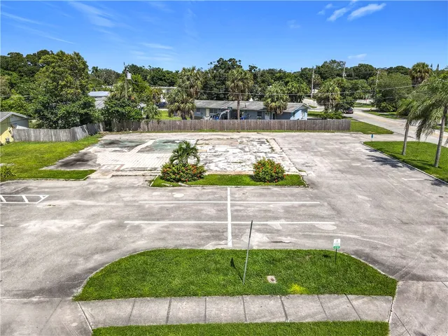 a view of a street with a yard