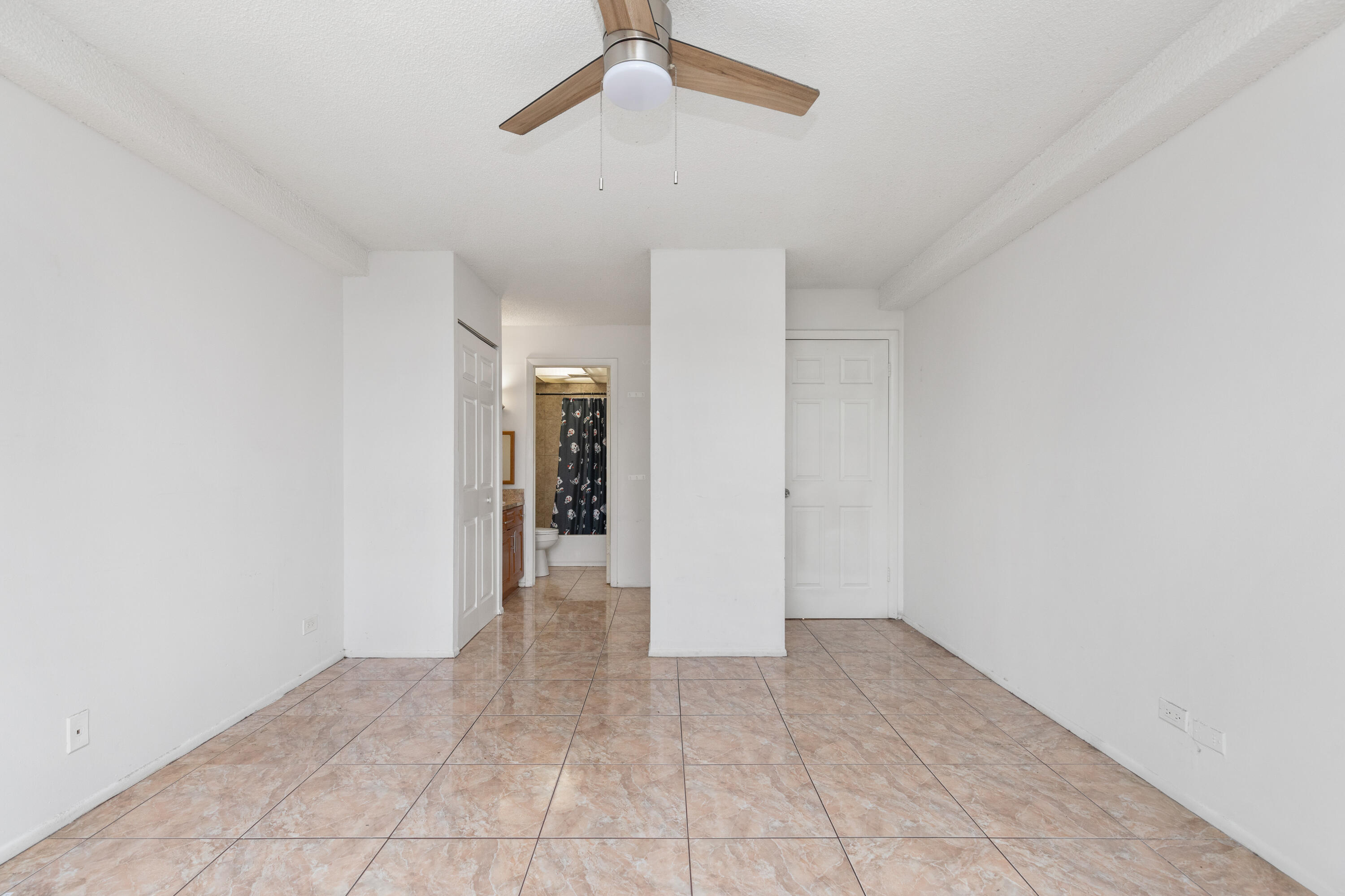 3710 Inverrary Drive, Unit 2G Lauderhill, FL 33319 - Photo 13 of 42 1I6A3285