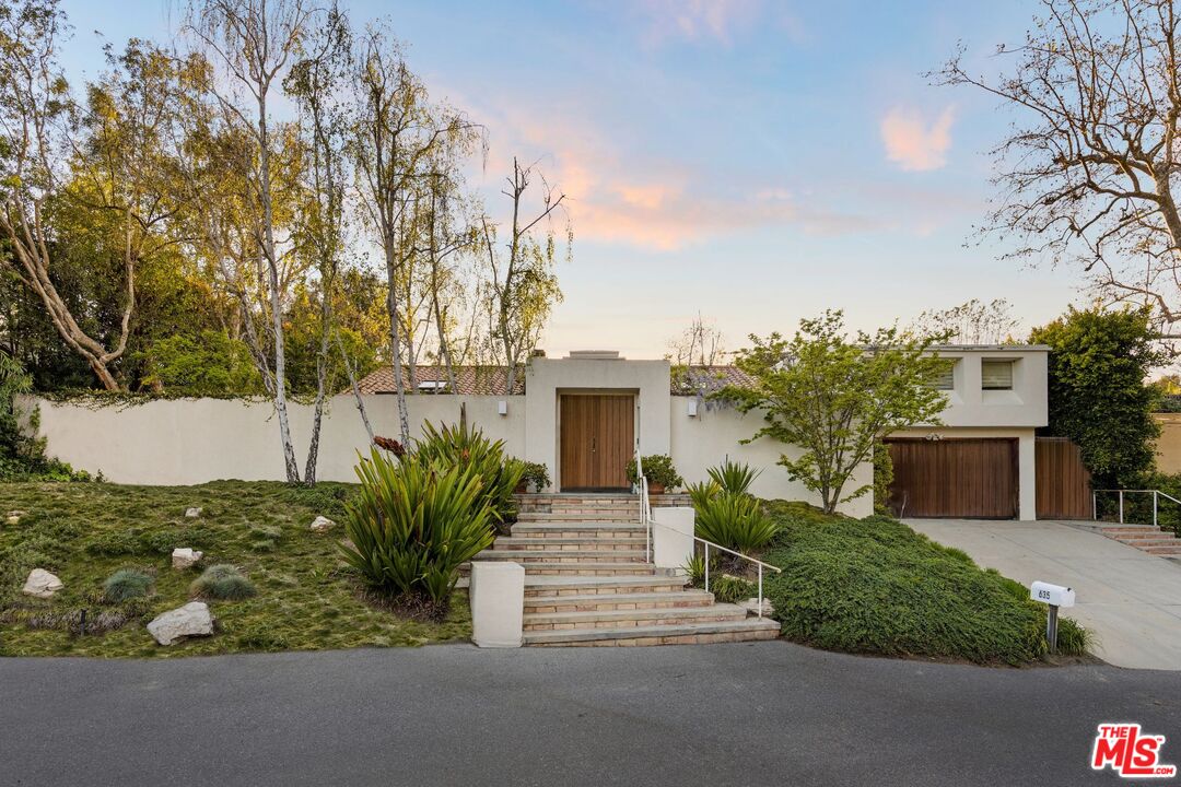 635 North Bonhill Road Los Angeles, CA 90049 - Photo 2 of 19 a front view of a house with garden