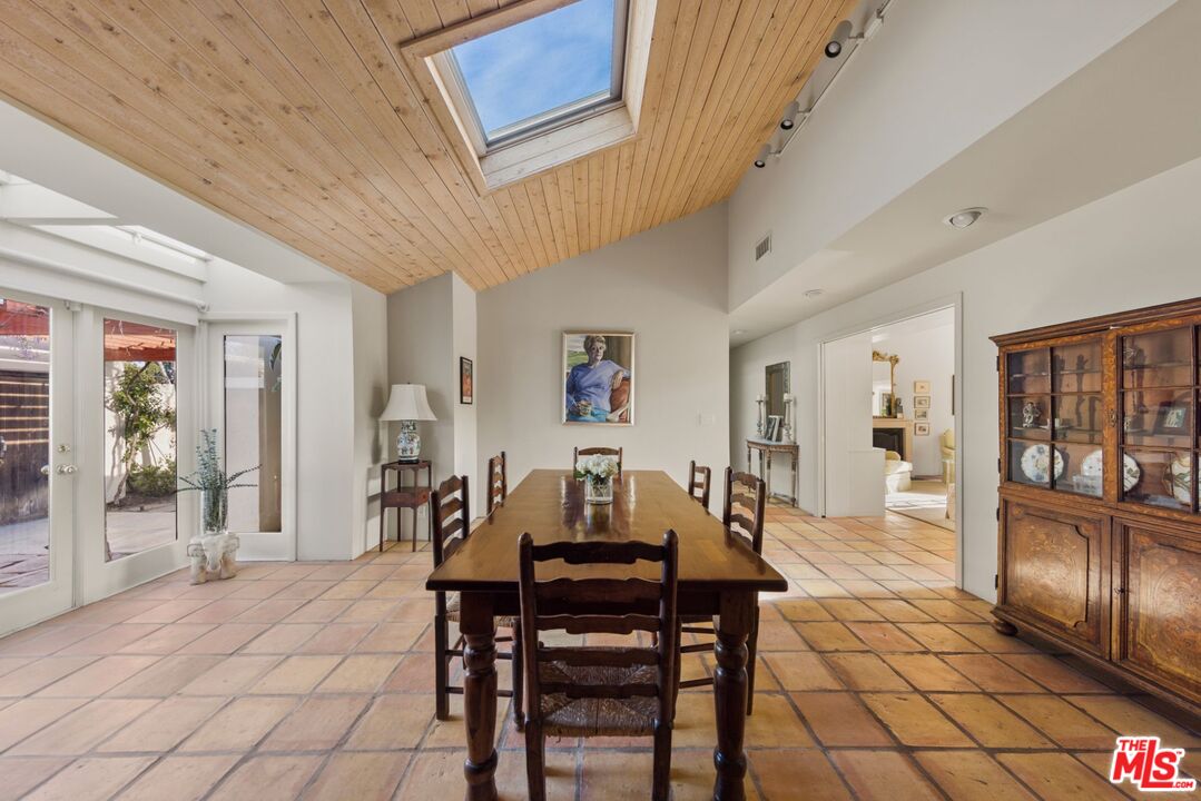 635 North Bonhill Road Los Angeles, CA 90049 - Photo 8 of 19 a view of a dining room with furniture