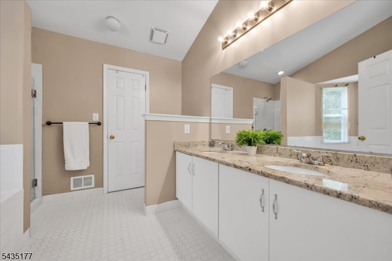 279 Janine Way Bridgewater, NJ 08807 - Photo 21 of 32