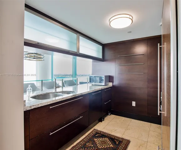 $7,000 | 6000 Indian Creek Drive, Unit 11A, Miami Beach, FL 33140