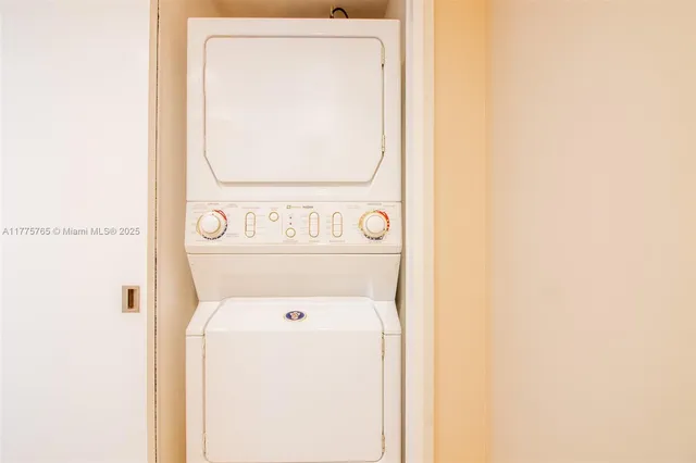 $7,000 | 6000 Indian Creek Drive, Unit 11A, Miami Beach, FL 33140