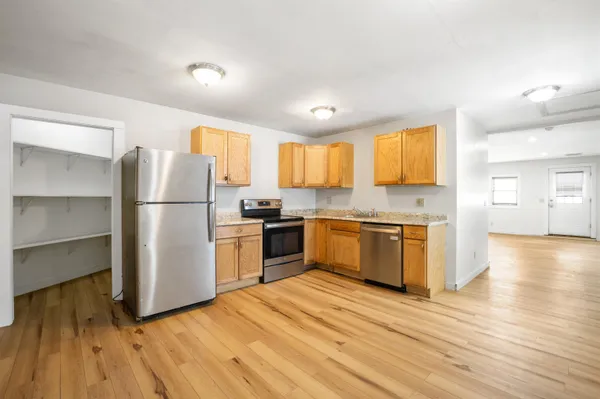$1,400 | 7 Cross Street, Unit 1, Whitefield, NH 03598