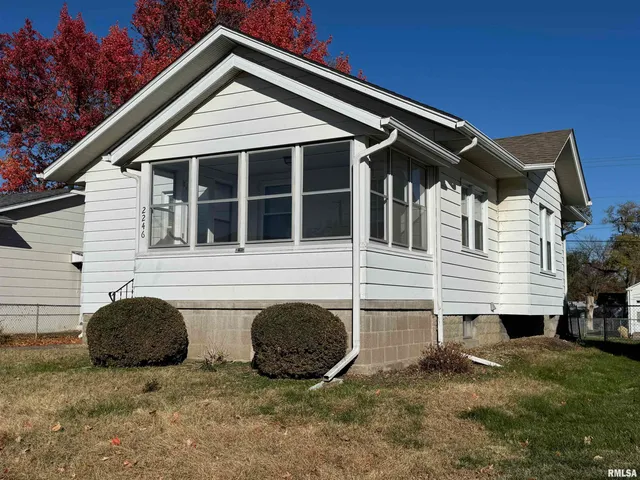 $1,300 | 2246 Bellevue Avenue, Bettendorf, IA 52722