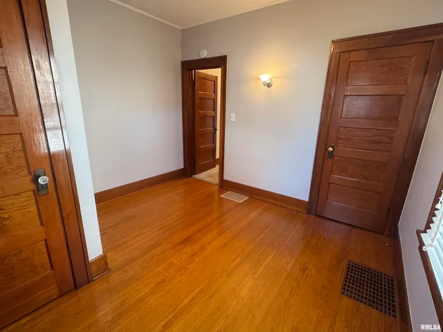 $1,300 | 2246 Bellevue Avenue, Bettendorf, IA 52722