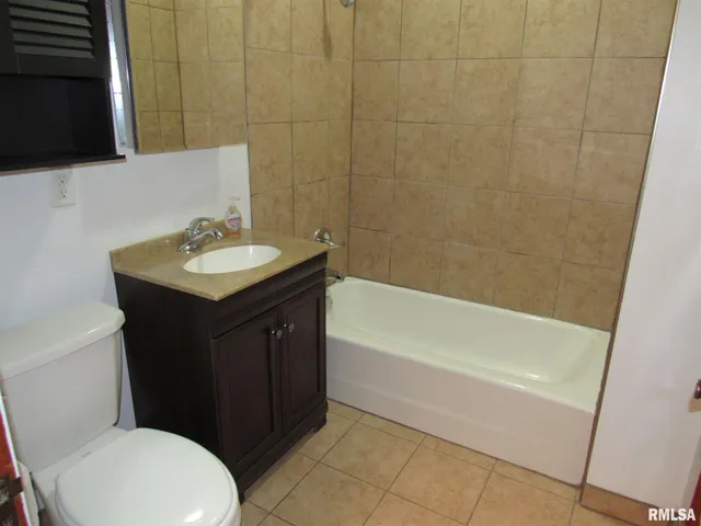 $1,300 | 2246 Bellevue Avenue, Bettendorf, IA 52722